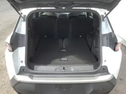 Photo 9 Peugeot 5008 Nouveau Hybrid 145 ch e-DCS6 Allure