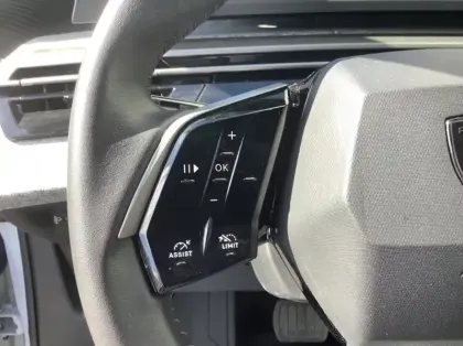 Photo 22 Peugeot 5008 Nouveau Hybrid 145 ch e-DCS6 Allure