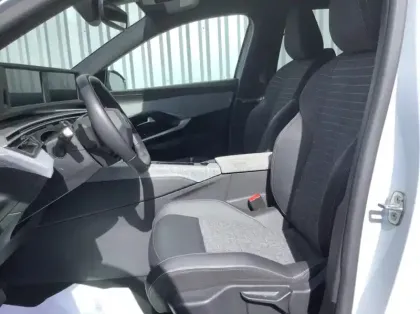 Photo 10 Peugeot 5008 Nouveau Hybrid 145 ch e-DCS6 Allure