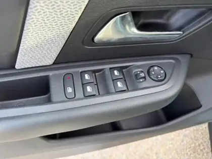 Photo 11 Citroën C4  PureTech 130ch S&S Shine