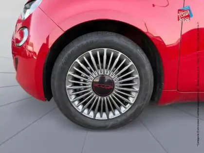 Photo 9 Fiat 500  e 95ch (RED) MY22 Camera GPS