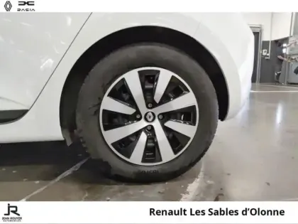 Photo 7 Renault Clio  1.6 E-Tech hybride 145ch Equilibre