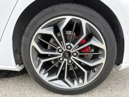 Photo 8 Ford Focus  1.0 Flexifuel mHEV 125ch ST-Line X