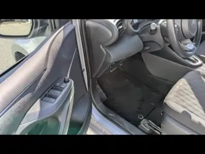 Photo 11 Toyota Yaris  116h Dynamic 5p MC24