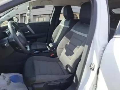 Photo 8 Citroën C4  PureTech 130ch S&S Feel Pack