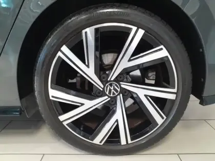 Photo 7 Volkswagen Golf Gén. VIII Ph1 R-Line 5