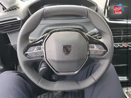 Photo 11 Peugeot 208  1.2 Hybrid 145ch Allure e-DCS6 Siege chauf