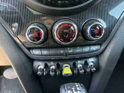 Photo 27 Mini Countryman  Cooper SE 136ch + 88ch Business ALL4 BVA
