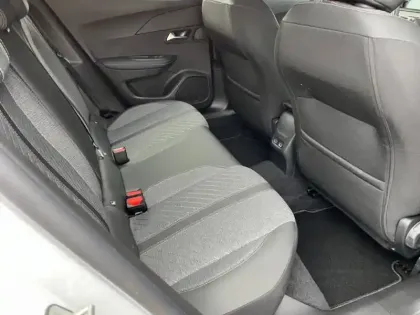 Photo 8 Peugeot 2008  1.2 Hybrid 145ch Allure e-DCS6