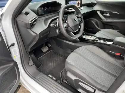 Photo 11 Peugeot 2008  1.2 Hybrid 145ch Allure e-DCS6