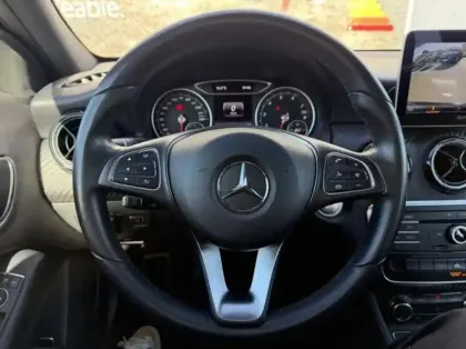 Photo 11 Mercedes GLA  180 Intuition