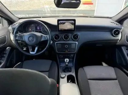 Photo 10 Mercedes GLA  180 Intuition