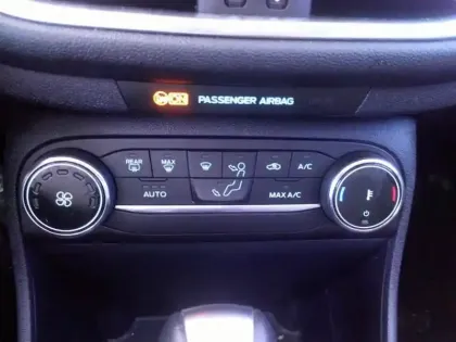 Photo 10 Ford Fiesta  1.0 EcoBoost Hybrid 125ch Titanium Business Powershift 5p