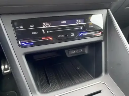 Photo 8 Volkswagen Taigo  1.0 TSI 116ch R-Line Edition DSG7