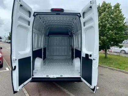 Photo 7 Peugeot Boxer  Fg 435 L4H3 2.2 BlueHDi S&S 140ch Asphalt