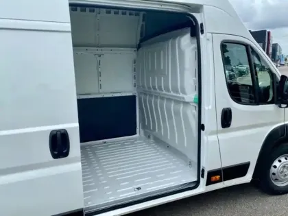 Photo 9 Peugeot Boxer  Fg 435 L4H3 2.2 BlueHDi S&S 140ch Asphalt