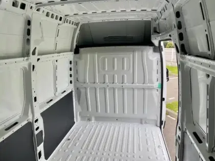 Photo 10 Peugeot Boxer  Fg 435 L4H3 2.2 BlueHDi S&S 140ch Asphalt