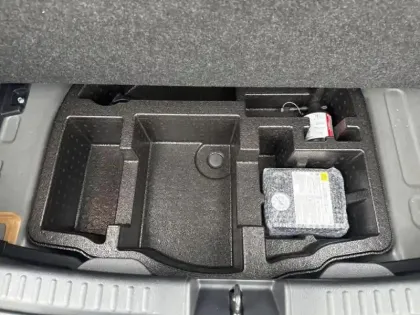 Photo 14 Toyota Yaris  116h Design 5p MC24