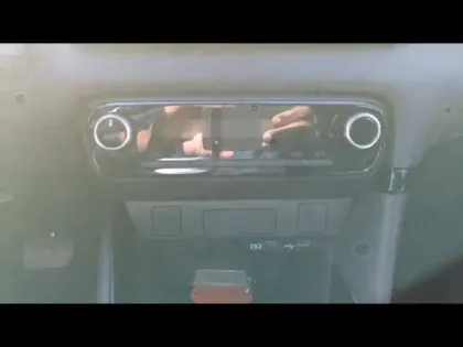 Photo 13 Toyota Yaris  116h Design 5p MC24