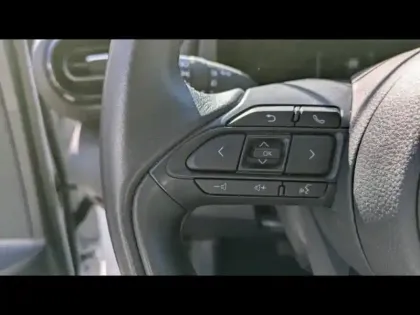 Photo 10 Toyota Yaris  116h Design 5p MC24