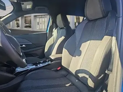 Photo 8 Peugeot 2008  1.2 Hybrid 136ch GT e-DCS6