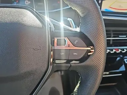 Photo 14 Peugeot 2008  1.2 Hybrid 136ch GT e-DCS6