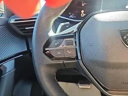 Photo 13 Peugeot 2008  1.2 Hybrid 136ch GT e-DCS6