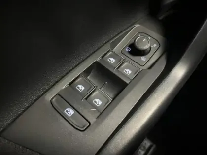 Photo 13 Volkswagen Taigo  1.0 TSI 110ch R-Line DSG7