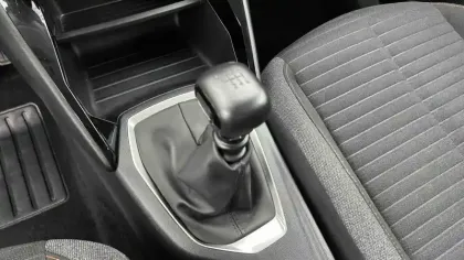 Photo 18 Peugeot 2008  PureTech 100 S&S BVM6