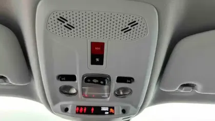Photo 28 Peugeot 2008  PureTech 100 S&S BVM6