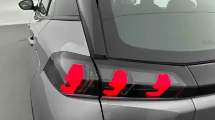 Photo 21 Peugeot 2008  PureTech 100 S&S BVM6