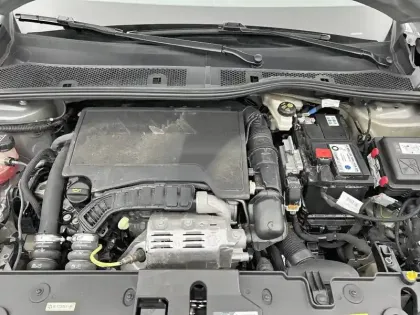 Photo 24 Peugeot 208  PureTech 100 S&S BVM6
