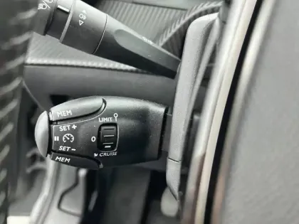 Photo 19 Peugeot 208  PureTech 100 S&S BVM6