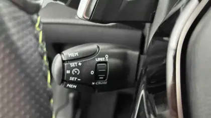 Photo 14 Peugeot 208  Hybrid 145 ch e-DCS6
