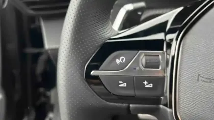 Photo 12 Peugeot 208  Hybrid 145 ch e-DCS6