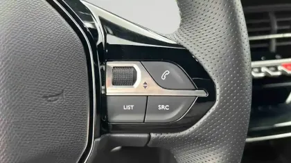 Photo 13 Peugeot 208  Hybrid 145 ch e-DCS6