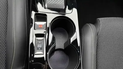 Photo 28 Peugeot 208  Hybrid 145 ch e-DCS6