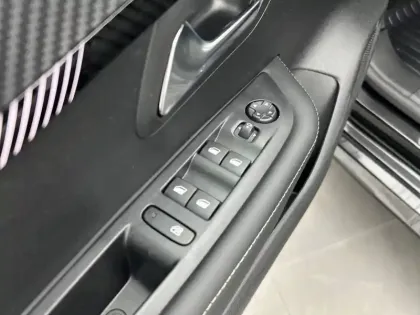 Photo 17 Peugeot 208  Hybrid 100 e-DCS6