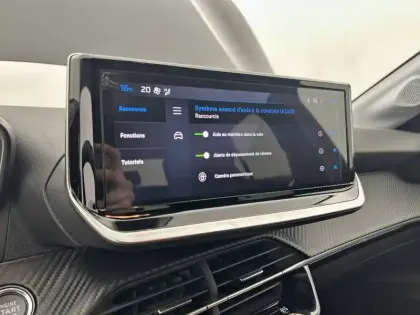 Photo 19 Peugeot 208  Hybrid 100 e-DCS6