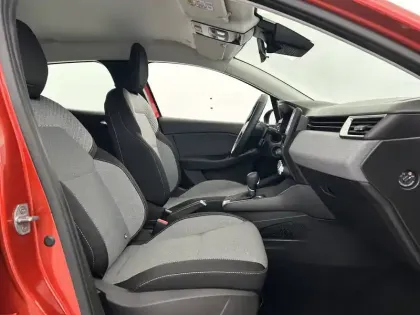 Photo 11 Renault Clio  E-Tech full hybrid 145 ch GSR2