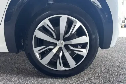 Photo 12 Peugeot 208  Electrique 50 kWh 136ch