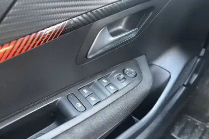 Photo 19 Peugeot 208  Electrique 50 kWh 136ch