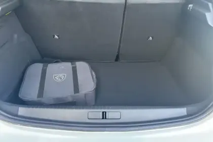 Photo 8 Peugeot 208  Electrique 50 kWh 136ch