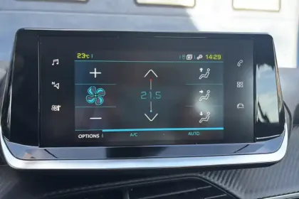 Photo 26 Peugeot 208  Electrique 50 kWh 136ch