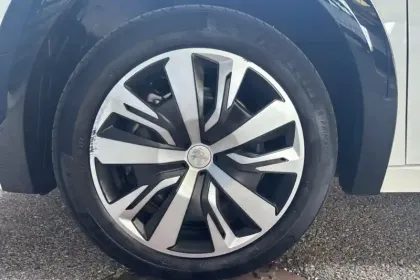 Photo 11 Peugeot 208  Electrique 50 kWh 136ch