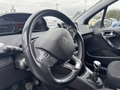 Photo 8 Peugeot 208  BlueHDi 100ch BVM6