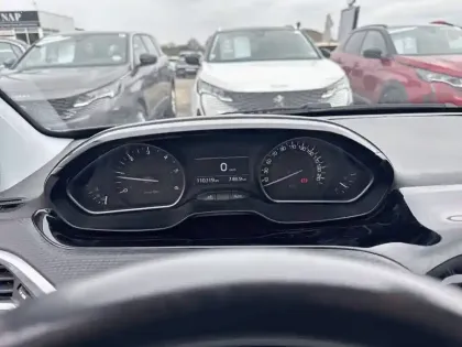 Photo 21 Peugeot 208  BlueHDi 100ch BVM6