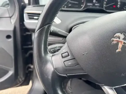 Photo 19 Peugeot 208  BlueHDi 100ch BVM6