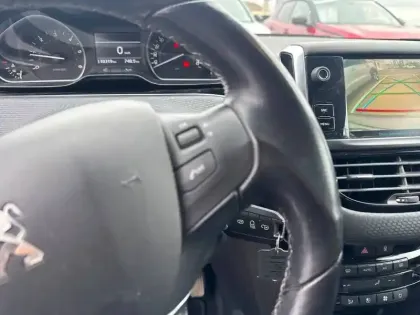 Photo 18 Peugeot 208  BlueHDi 100ch BVM6