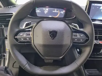 Photo 29 Peugeot 2008  Hybrid 136 e-DCS6